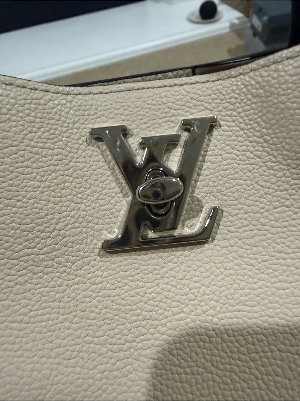 The Louis Vuitton Lockme Cabás Black and Beige crafted from soft calfskinleather - Picture 10 of 16